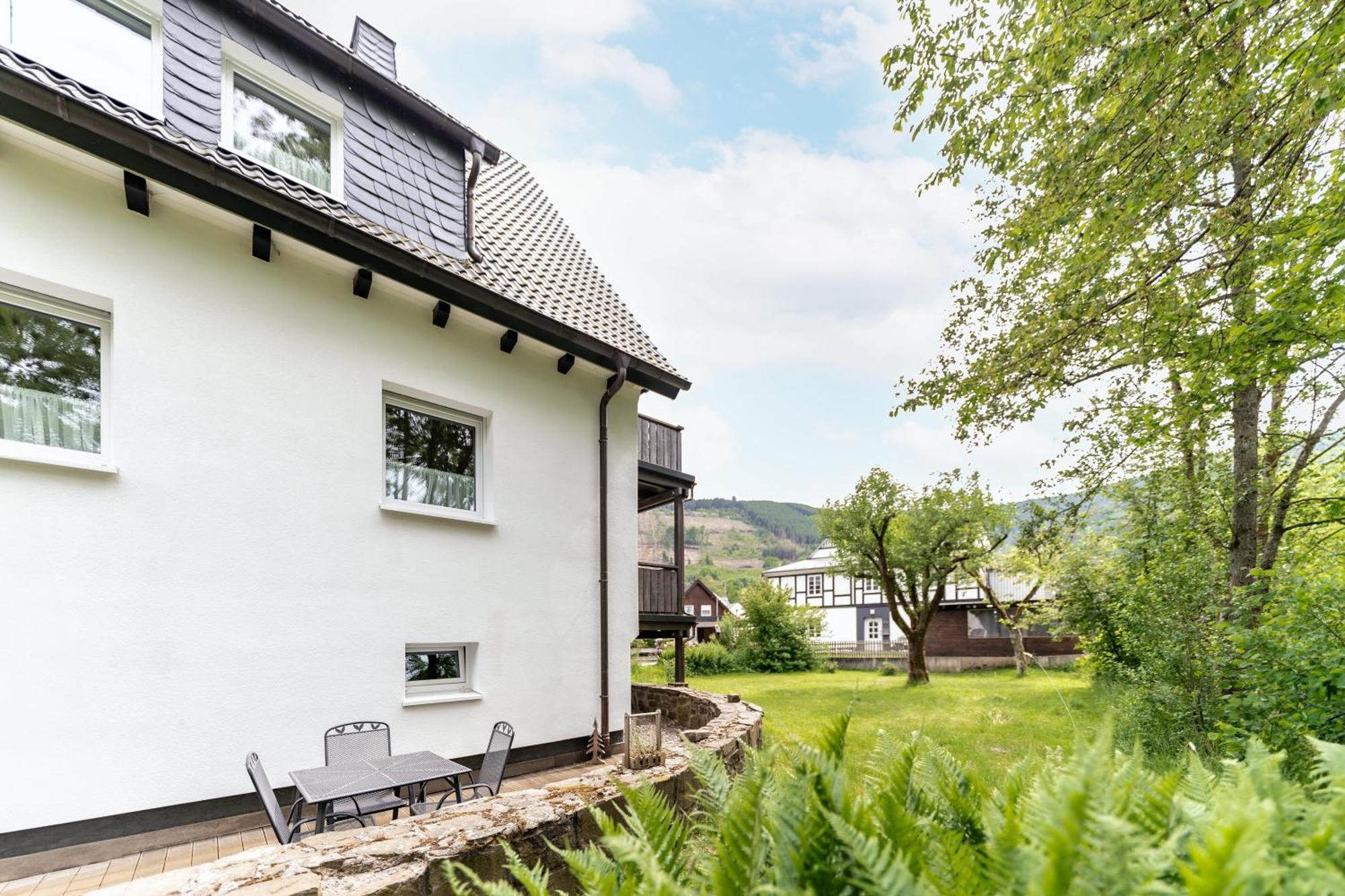 Ferienwohnung Haus An Der Lenne Леннештадт Екстер'єр фото
